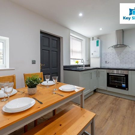 Five Bedroom Spacious Modern House By Keysleeps Short Lets Workington Lake District Beach Bagian luar foto