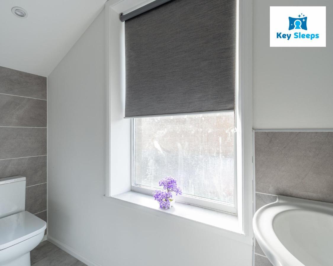 Five Bedroom Spacious Modern House By Keysleeps Short Lets Workington Lake District Beach Bagian luar foto